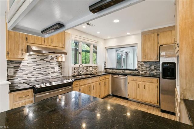 239 Windsor Castle DR, Newport News, VA 23608