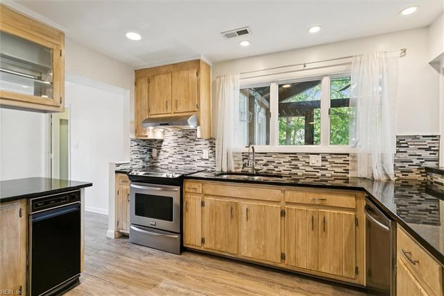 239 Windsor Castle DR, Newport News, VA 23608
