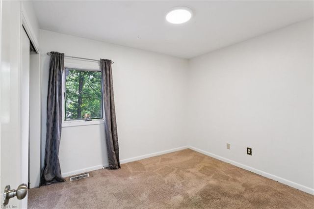 239 Windsor Castle DR, Newport News, VA 23608