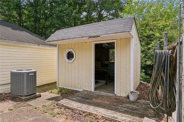 239 Windsor Castle DR, Newport News, VA 23608