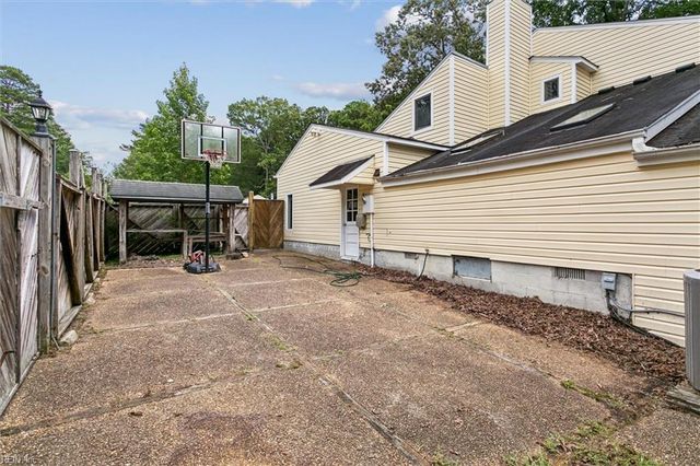 239 Windsor Castle DR, Newport News, VA 23608