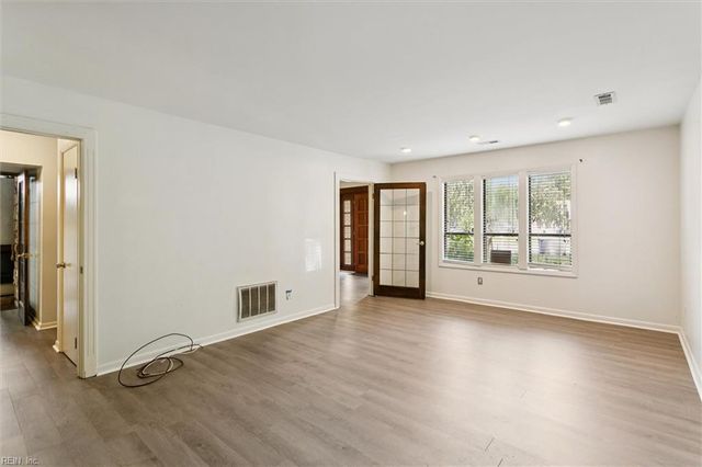 239 Windsor Castle DR, Newport News, VA 23608