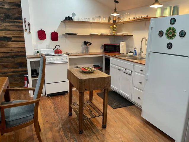 1241 Post OakPoint RD, New Ulm, TX 78950