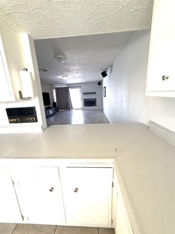 6373 S Briar Bayou Drive, Houston, TX 77072