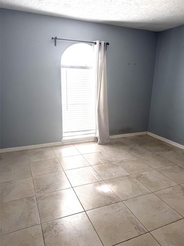 6373 S Briar Bayou Drive, Houston, TX 77072