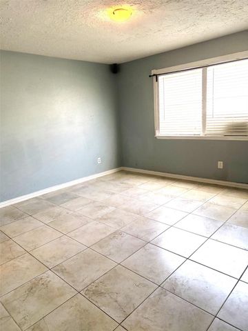 6373 S Briar Bayou Drive, Houston, TX 77072
