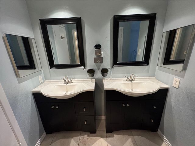 6373 S Briar Bayou Drive, Houston, TX 77072