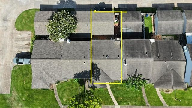 6373 S Briar Bayou Drive, Houston, TX 77072