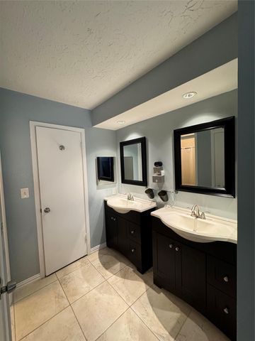 6373 S Briar Bayou Drive, Houston, TX 77072
