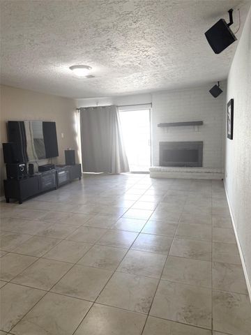 6373 S Briar Bayou Drive, Houston, TX 77072