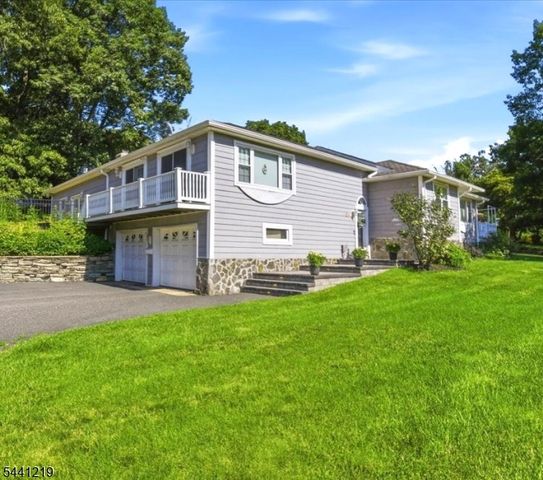 66 Minnisink Rd, Jefferson Twp., NJ 07849