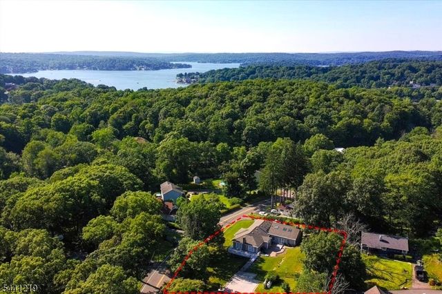 66 Minnisink Rd, Jefferson Twp., NJ 07849