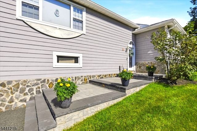 66 Minnisink Rd, Jefferson Twp., NJ 07849