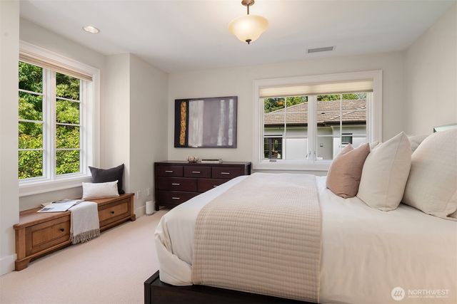 3143 Hunts Point Road, Hunts Point, WA 98004