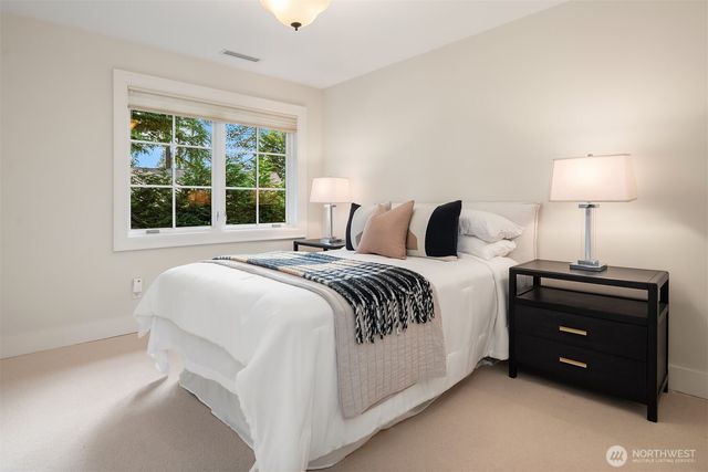 3143 Hunts Point Road, Hunts Point, WA 98004