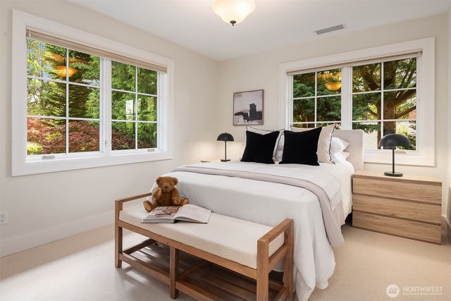 3143 Hunts Point Road, Hunts Point, WA 98004