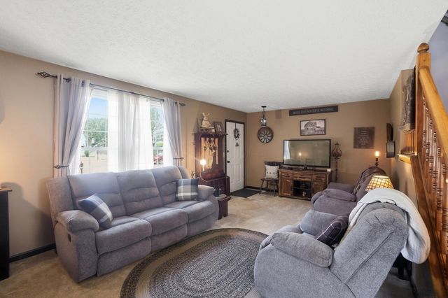 9000 Marchbank Lane, Lewis Center, OH 43035