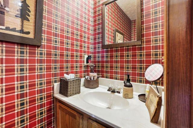 9000 Marchbank Lane, Lewis Center, OH 43035