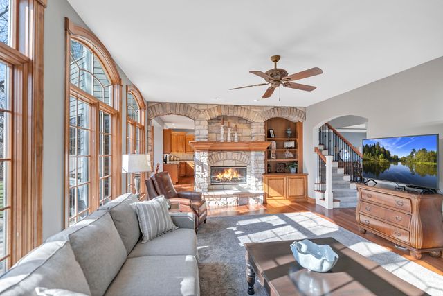 710 Reserve Court, South Elgin, IL 60177