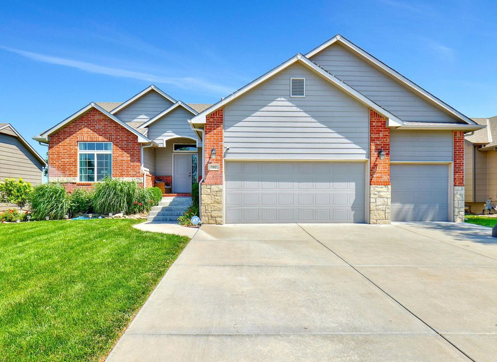 702 E Sprucewood, Park City, KS 67147