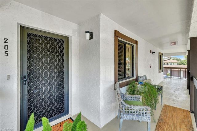 800 Misty Pines CIR 205, Naples, FL 34105