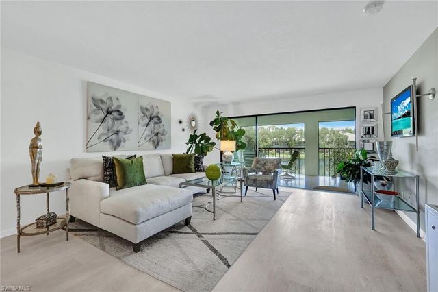 800 Misty Pines CIR 205, Naples, FL 34105