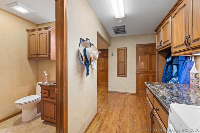 2224 Stonewall Drive, Bartlesville, OK 74006
