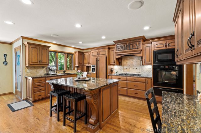 2224 Stonewall Drive, Bartlesville, OK 74006