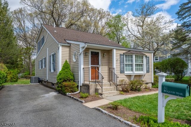 31 Iroquois Trl, Denville Twp., NJ 07834