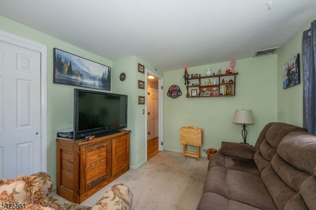 31 Iroquois Trl, Denville Twp., NJ 07834