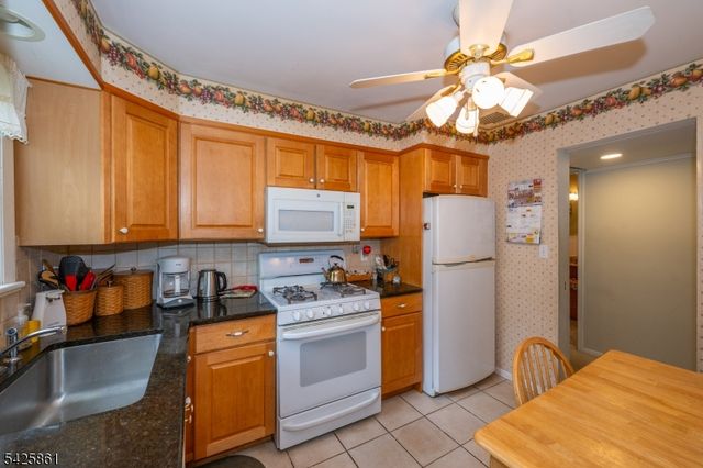 31 Iroquois Trl, Denville Twp., NJ 07834