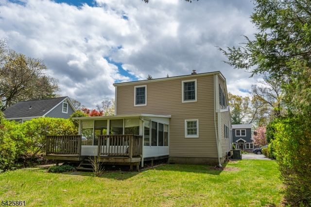 31 Iroquois Trl, Denville Twp., NJ 07834