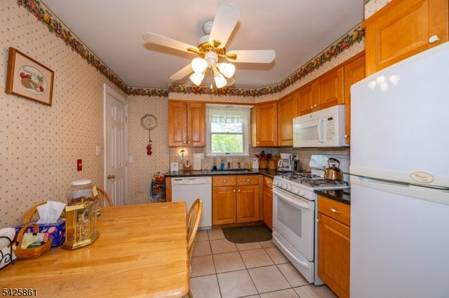31 Iroquois Trl, Denville Twp., NJ 07834