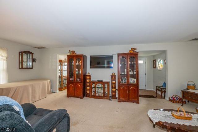 31 Iroquois Trl, Denville Twp., NJ 07834