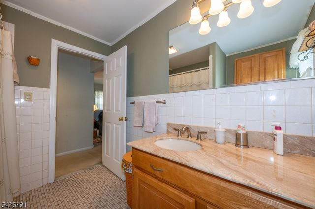 31 Iroquois Trl, Denville Twp., NJ 07834