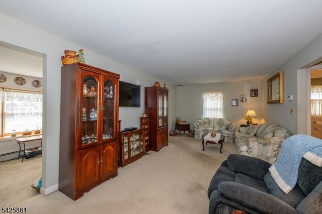 31 Iroquois Trl, Denville Twp., NJ 07834