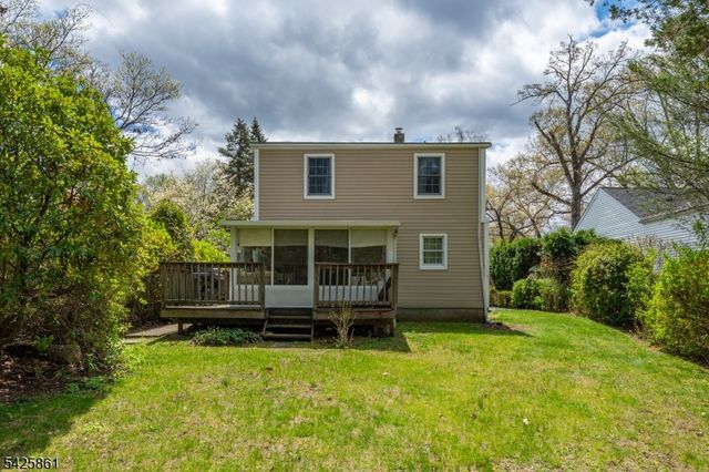 31 Iroquois Trl, Denville Twp., NJ 07834