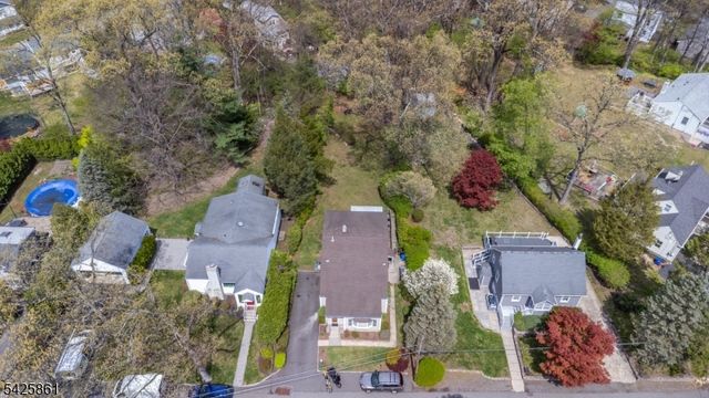 31 Iroquois Trl, Denville Twp., NJ 07834