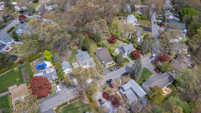 31 Iroquois Trl, Denville Twp., NJ 07834