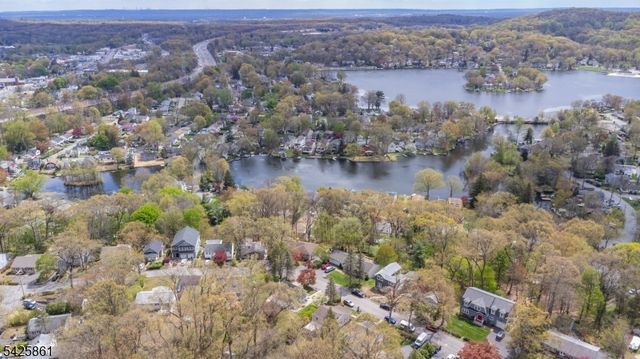 31 Iroquois Trl, Denville Twp., NJ 07834