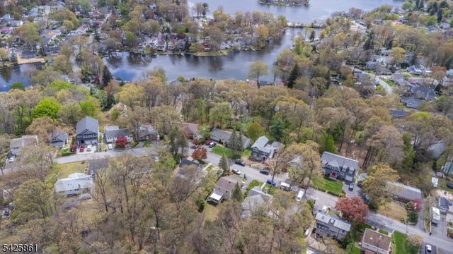 31 Iroquois Trl, Denville Twp., NJ 07834