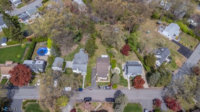 31 Iroquois Trl, Denville Twp., NJ 07834