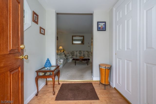 31 Iroquois Trl, Denville Twp., NJ 07834