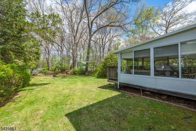 31 Iroquois Trl, Denville Twp., NJ 07834