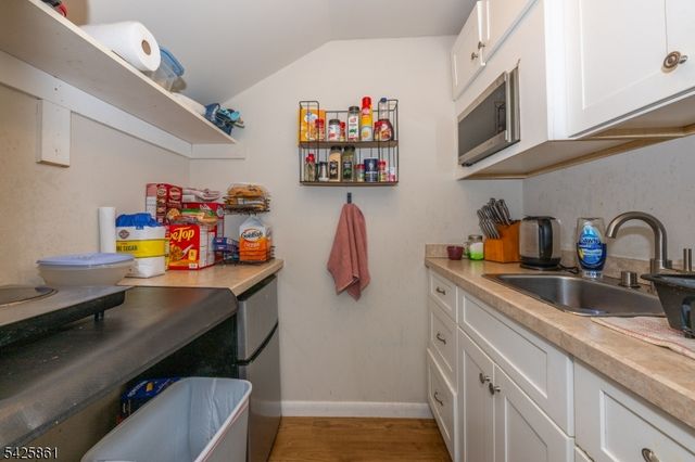 31 Iroquois Trl, Denville Twp., NJ 07834