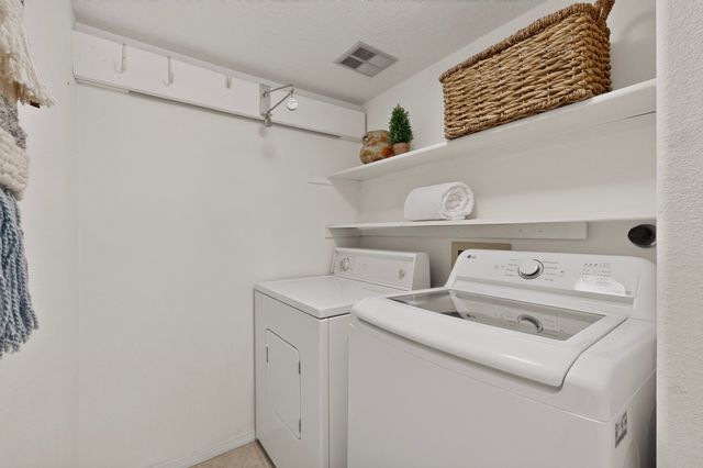 7558 Kachina Loop, Santa Fe, NM 87507