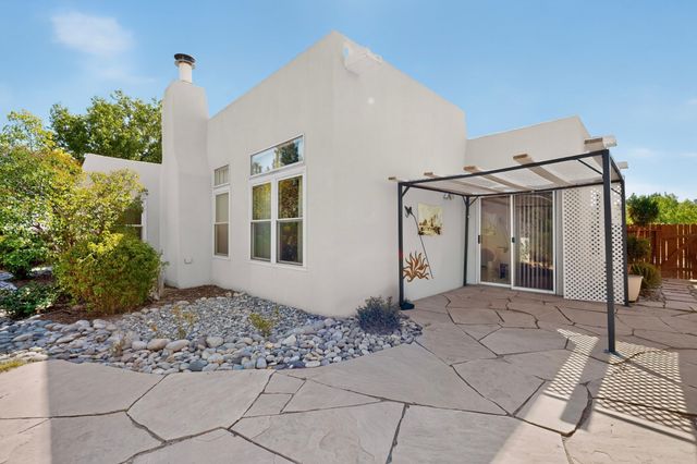 7558 Kachina Loop, Santa Fe, NM 87507