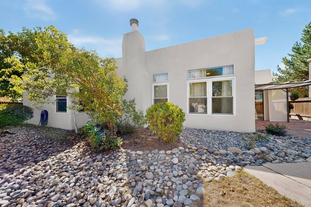 7558 Kachina Loop, Santa Fe, NM 87507