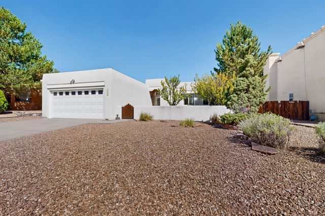 7558 Kachina Loop, Santa Fe, NM 87507