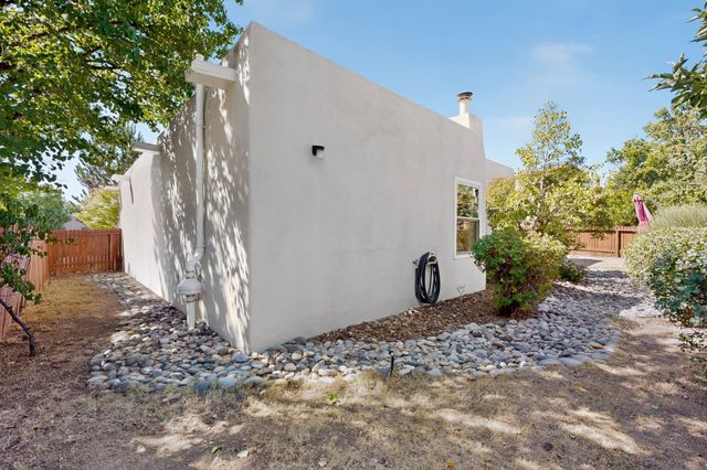 7558 Kachina Loop, Santa Fe, NM 87507